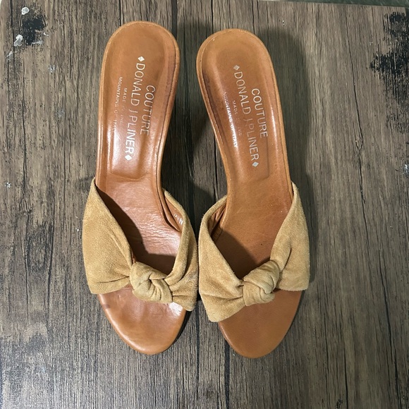 Donald J. Pliner Women's Tan Sandal Kitten Heels - Picture 1 of 8